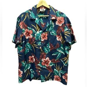 Hilo Hattie Short Sleeve Button Up in Blue Red Hibiscus